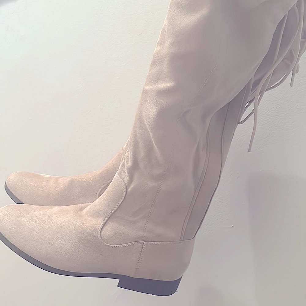 I am selling heel boots they are silk tan style